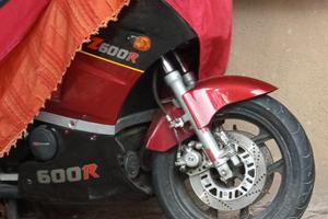 KAVASAKI GPZ 600 R