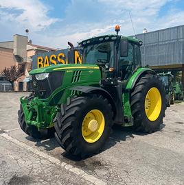 John Deere 6215 R
