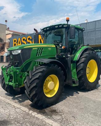John Deere 6215 R