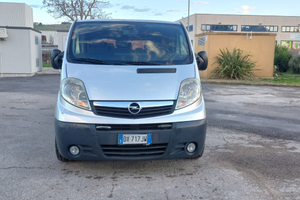Opel vivaro anno 2009 cilindrata 2.5