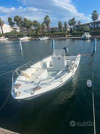 Barca con motore yamaha