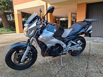 Suzuki gsr 600