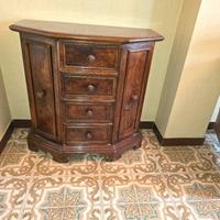 Mobile moderno in stile antico