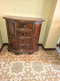 Mobile moderno in stile antico