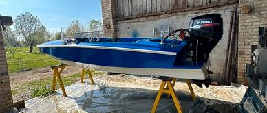 Motoscafo 5m con motore Suzuki 4 tempi 25cv
