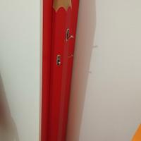 Attaccapanni a forma di matita