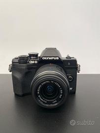 USATO OM-System E-M10 Mark IV Black + 14-42mm