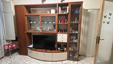 Arredamento parete attrezzata