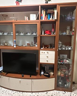 Arredamento parete attrezzata