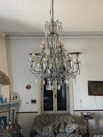 Lampadario in vetro con gocce in vetro