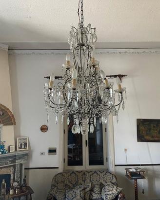 Lampadario in vetro con gocce in vetro