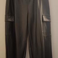 pantaloni cargo in ecopelle 