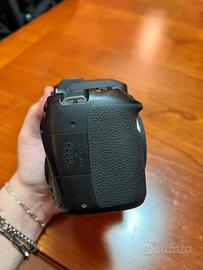 Canon 80D + 24mmf/2.8mm pancake +SD da 64 gb