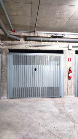 Garage 25 mq B. Roma ideale per due auto