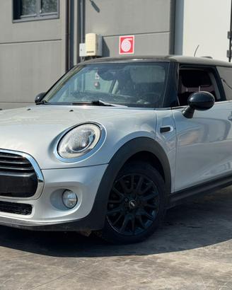 MINI COOPER D F56 per ricambi usati B37C15A