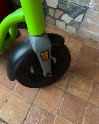 Monopattino elettrico argento