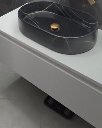 mobile sospeso con ciotola lavabo