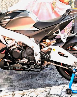 Aprilia rsv4 r