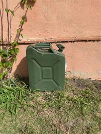 Tanica in metallo per carburante