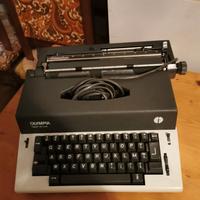 Macchina da scrivere Olympia International