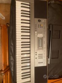 Pianola elettrica Yamaha PSR E353 con custodia