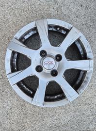 Cerchi in lega da 15" con valvole TPMS