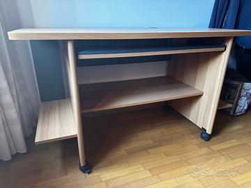 scrivania con ripiano estraibile