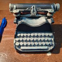 ferma carte a forma di macchina da scrivere.