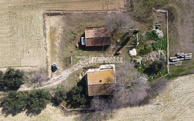 CASALE CON STRUTTURA RIFATTA! 194 mq!