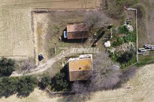 CASALE CON STRUTTURA RIFATTA! 194 mq!