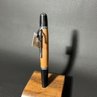 Penna artigianale in legno lavorata al tornio