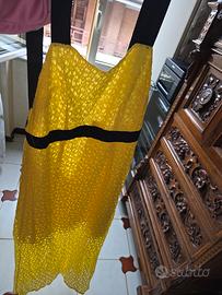 abito lungo con spacchi