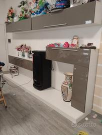 Parete attrezzata stile moderno con i moduli compo