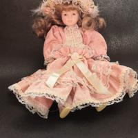 Bambola di porcellana