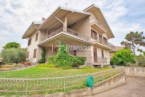 DUPLEX IN BIFAMILIARE CON TERRAZZO COMPLETAMENTE R