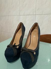 tacchi blu e grigi in camoscio