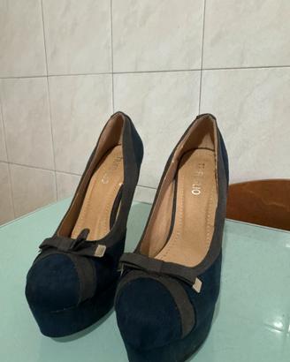 tacchi blu e grigi in camoscio