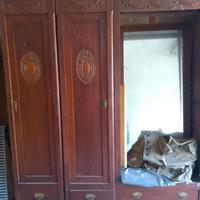 Armadio  in noce,con appendi abiti e cassetto