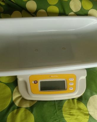 bilancia pesa neonati