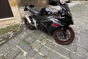 Suzuki GSX-R1000 K8 – Potenza Brutale, Emozionante