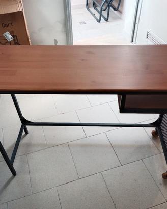 piccola scrivania IKEA 