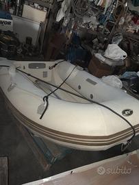 Tender con chiglia in vetroresina