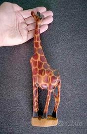 Statuetta artigianale giraffa in legno