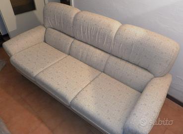 Divano tre posti