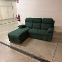 Divano in tessuto verde