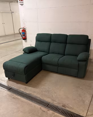 Divano in tessuto verde