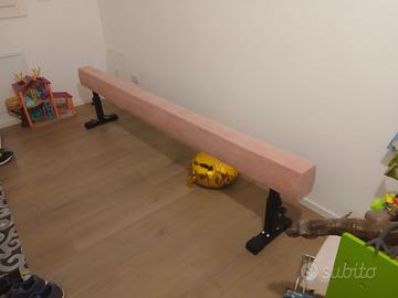 Trave ginnastica artistica bimba