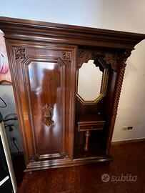 Elegante mobile d’ingresso in stile classico