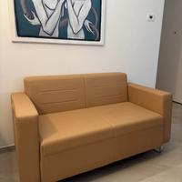 Divano 2 posti ecopelle con struttura cromata