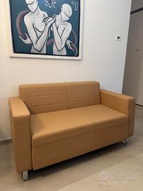 Divano 2 posti ecopelle con struttura cromata